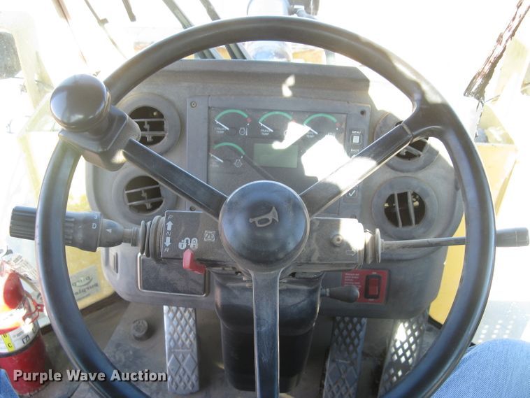 image for item DC1419 2004 John Deere 644J wheel loader