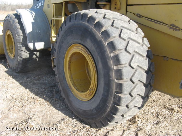 image for item DC1419 2004 John Deere 644J wheel loader