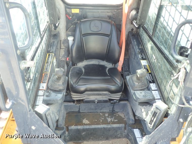 image for item DC3423 2017 John Deere 331G skid steer