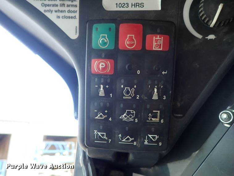 image for item DC3423 2017 John Deere 331G skid steer