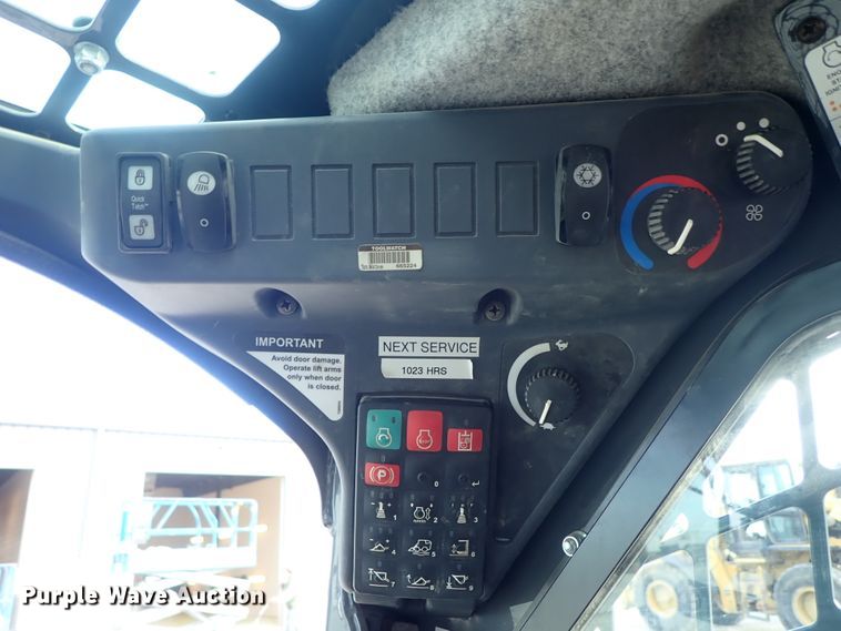 image for item DC3423 2017 John Deere 331G skid steer