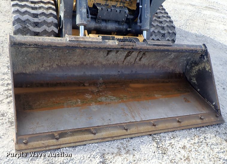 image for item DC3423 2017 John Deere 331G skid steer