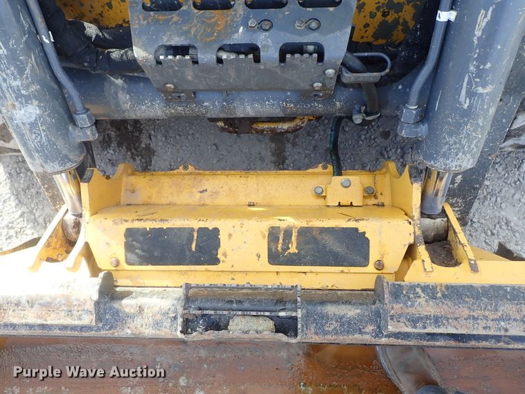 image for item DC3423 2017 John Deere 331G skid steer