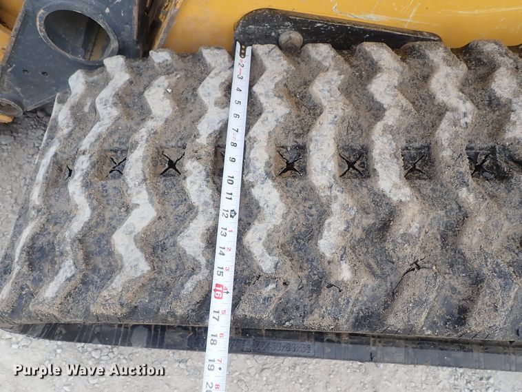 image for item DC3423 2017 John Deere 331G skid steer