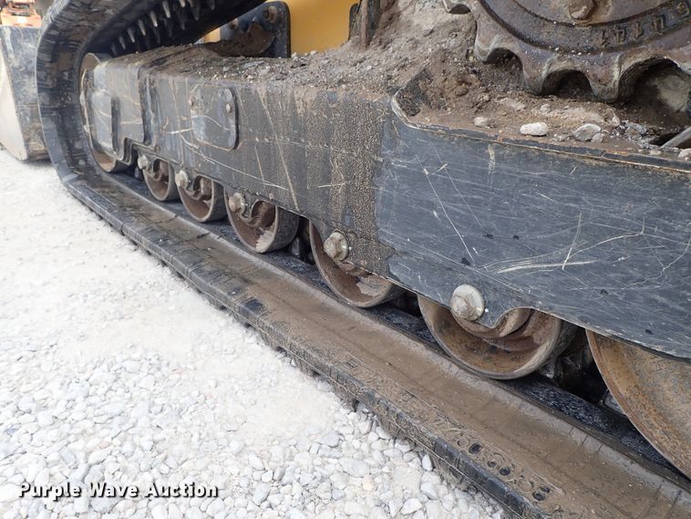 image for item DC3423 2017 John Deere 331G skid steer