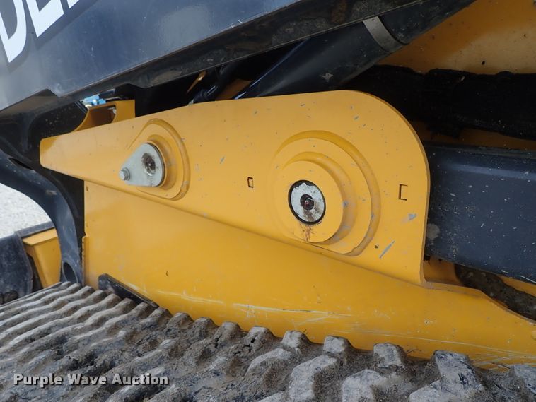 image for item DC3423 2017 John Deere 331G skid steer