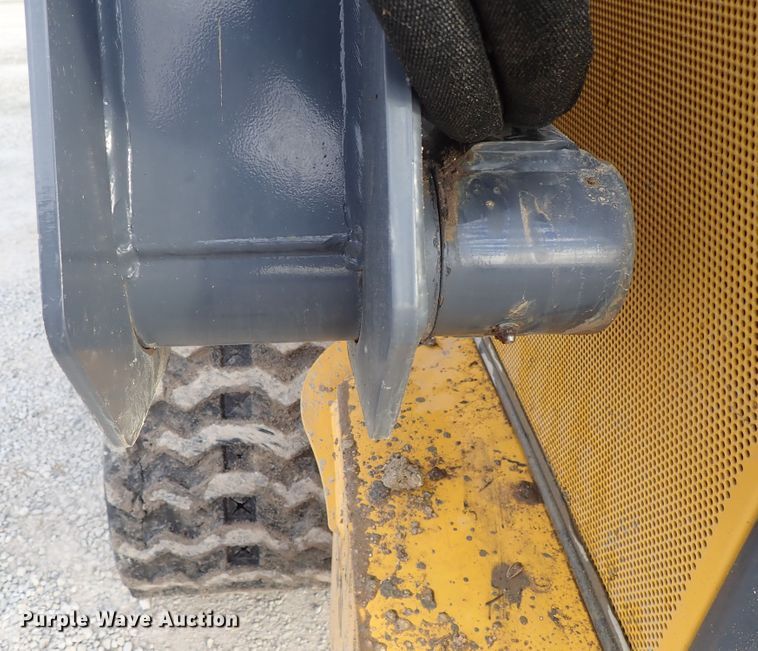 image for item DC3423 2017 John Deere 331G skid steer