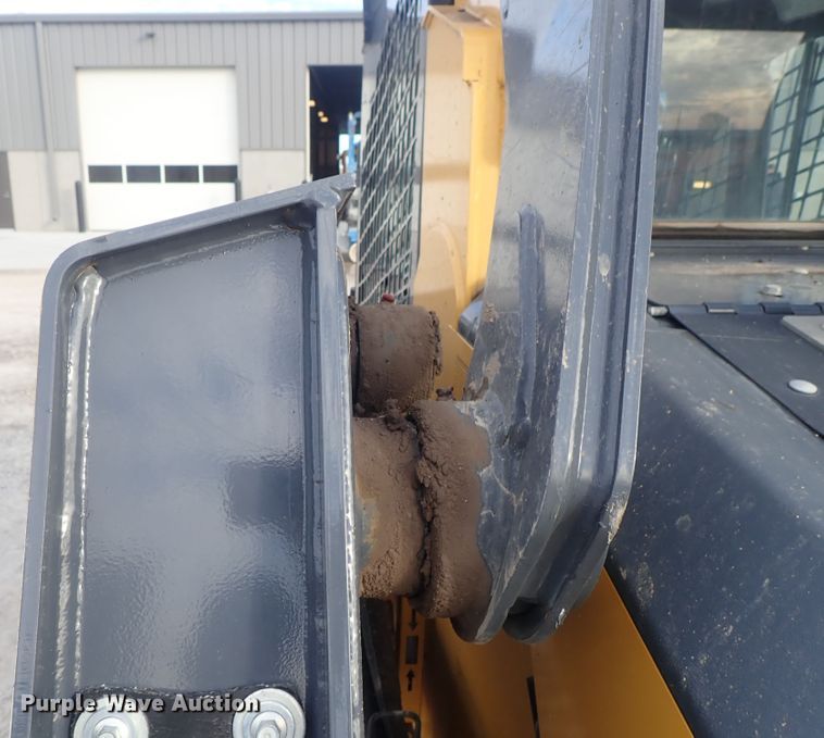 image for item DC3423 2017 John Deere 331G skid steer