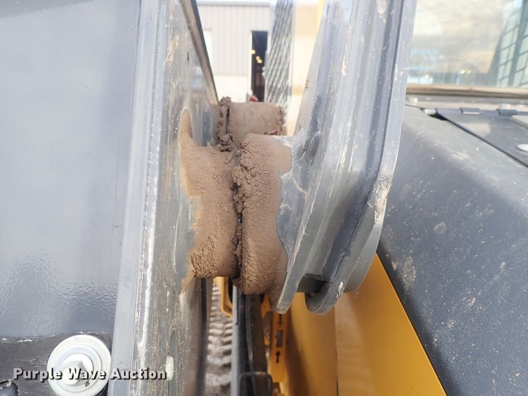 image for item DC3423 2017 John Deere 331G skid steer