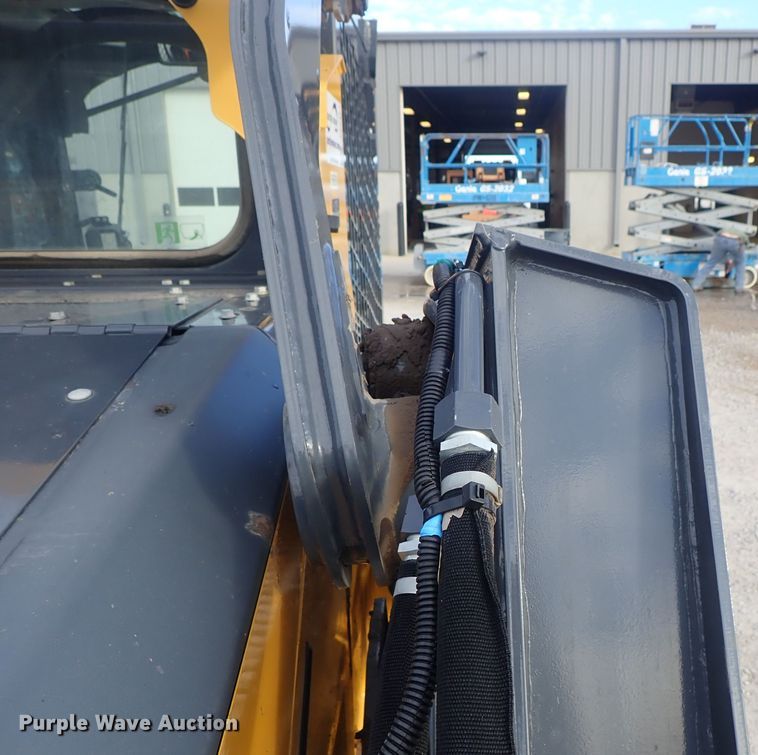 image for item DC3423 2017 John Deere 331G skid steer