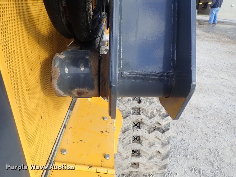 image for item DC3423 2017 John Deere 331G skid steer