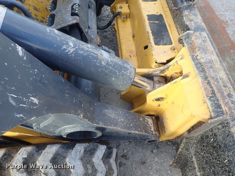 image for item DC3423 2017 John Deere 331G skid steer