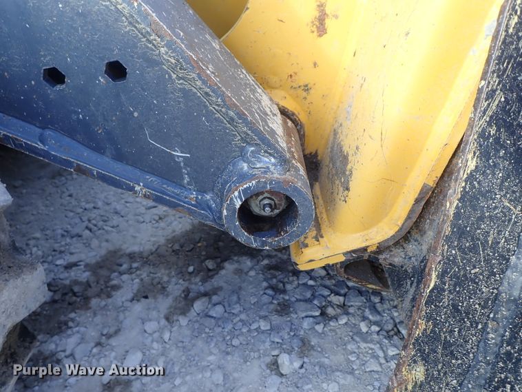 image for item DC3423 2017 John Deere 331G skid steer