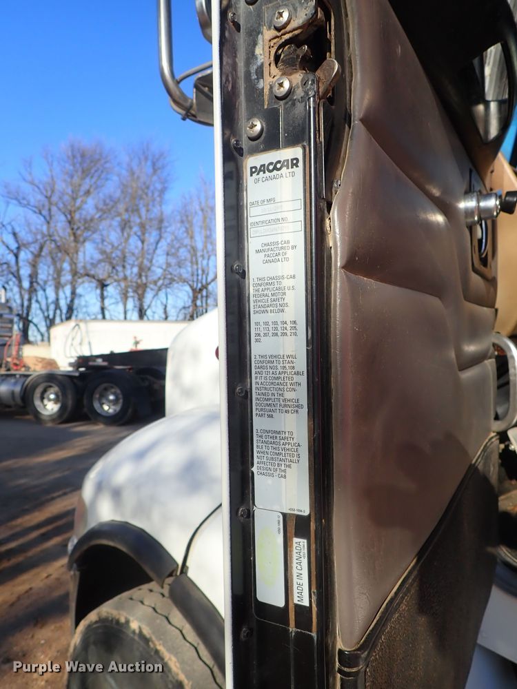 image for item DC3445 2006 Peterbilt 335 dump truck