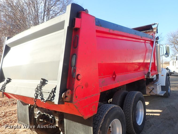 image for item DC3445 2006 Peterbilt 335 dump truck