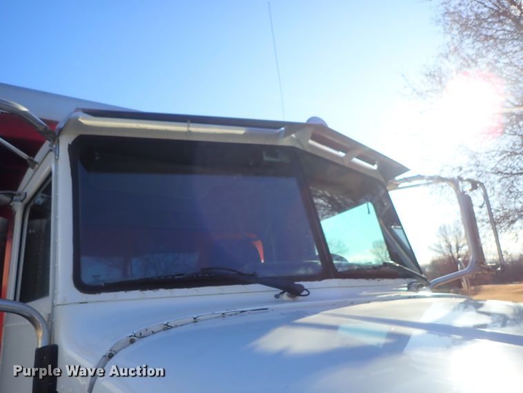 image for item DC3445 2006 Peterbilt 335 dump truck