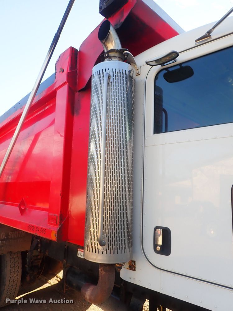 image for item DC3445 2006 Peterbilt 335 dump truck