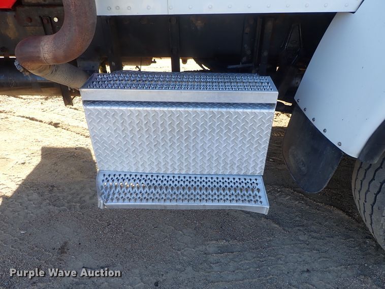 image for item DC3445 2006 Peterbilt 335 dump truck