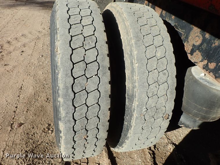 image for item DC3445 2006 Peterbilt 335 dump truck