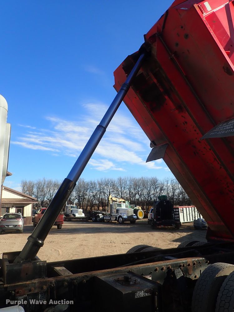 image for item DC3445 2006 Peterbilt 335 dump truck