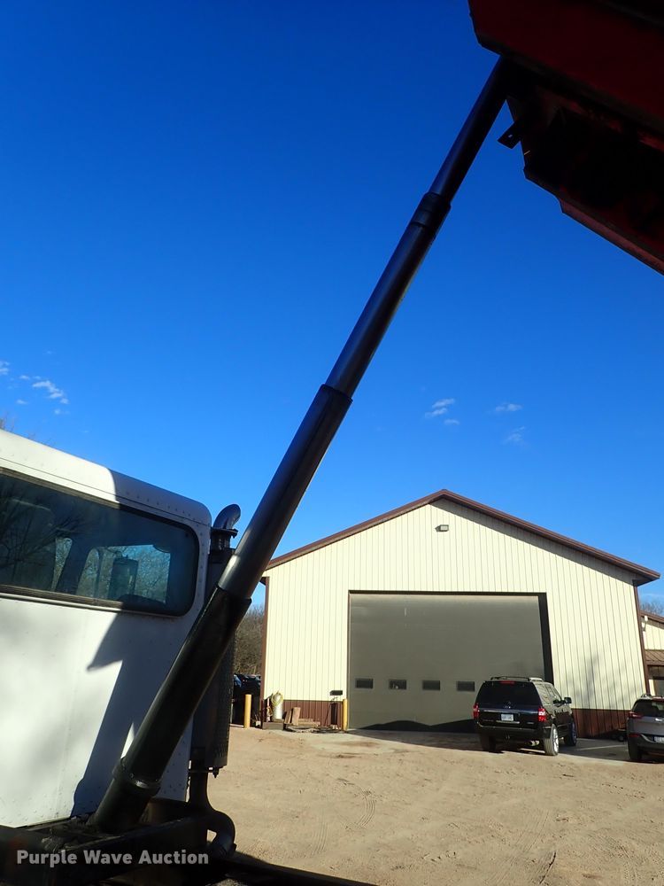 image for item DC3445 2006 Peterbilt 335 dump truck