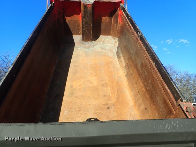 image for item DC3445 2006 Peterbilt 335 dump truck