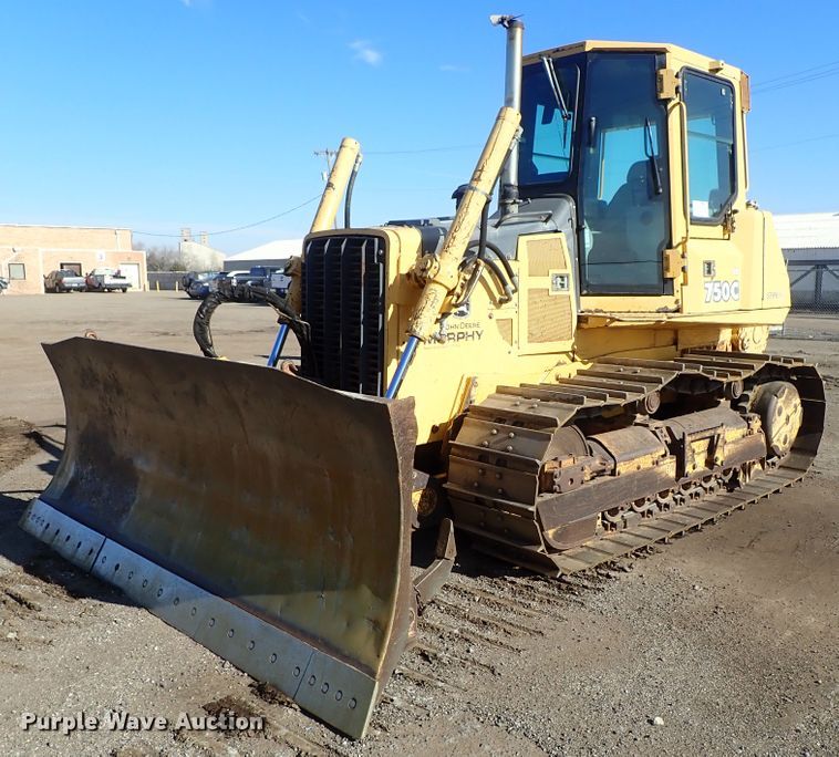 image for item DC3447 2004 John Deere 750C dozer