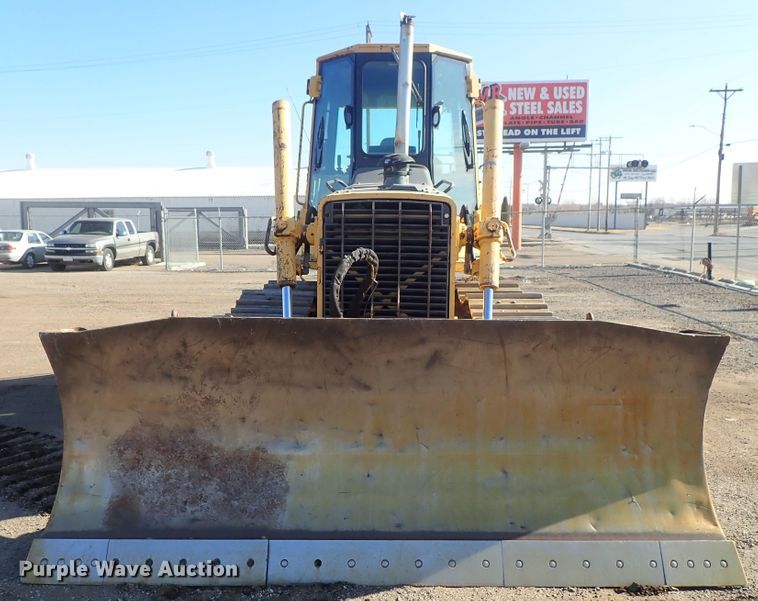 image for item DC3447 2004 John Deere 750C dozer