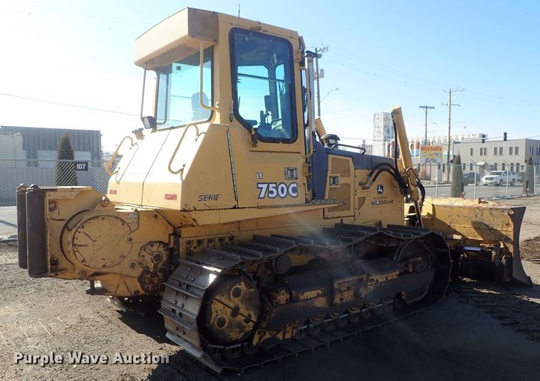 image for item DC3447 2004 John Deere 750C dozer