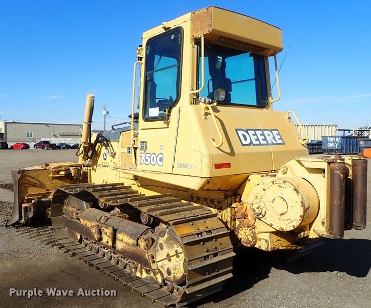 image for item DC3447 2004 John Deere 750C dozer