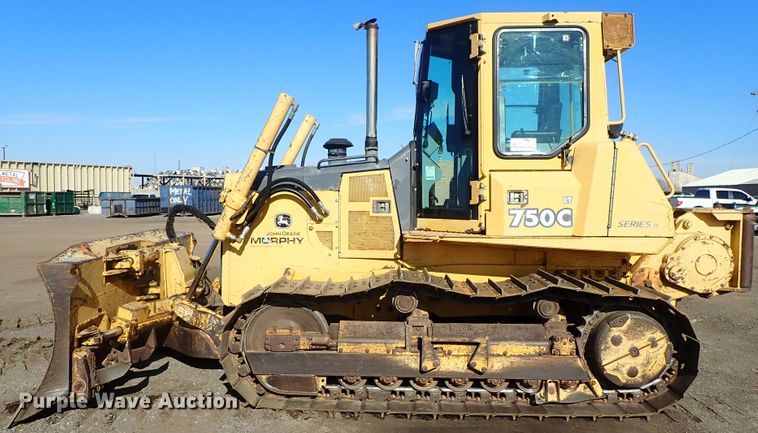 image for item DC3447 2004 John Deere 750C dozer