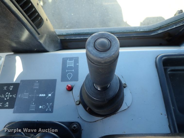 image for item DC3447 2004 John Deere 750C dozer