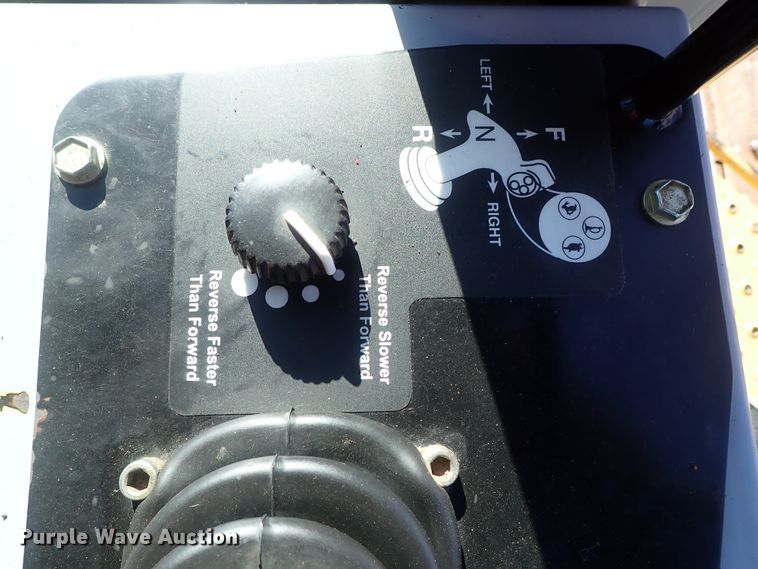 image for item DC3447 2004 John Deere 750C dozer