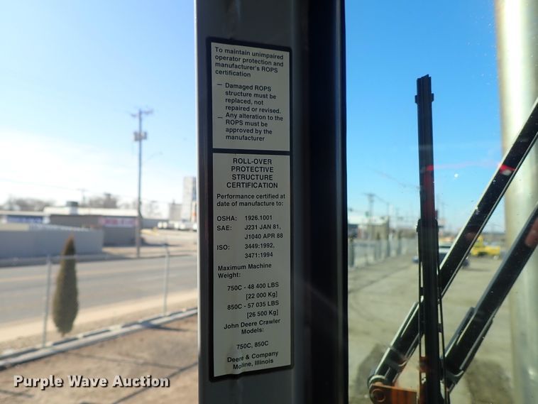 image for item DC3447 2004 John Deere 750C dozer