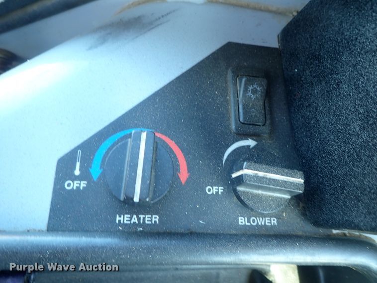 image for item DC3447 2004 John Deere 750C dozer