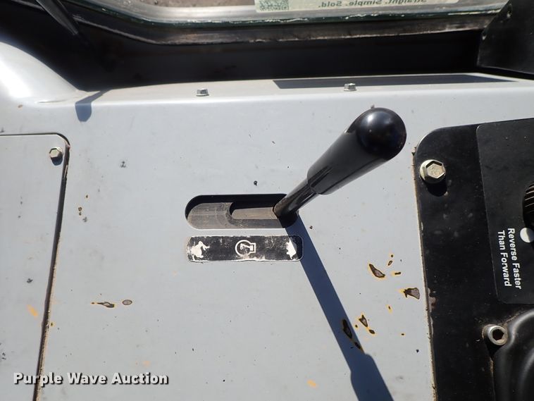 image for item DC3447 2004 John Deere 750C dozer