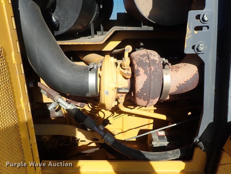 image for item DC3447 2004 John Deere 750C dozer