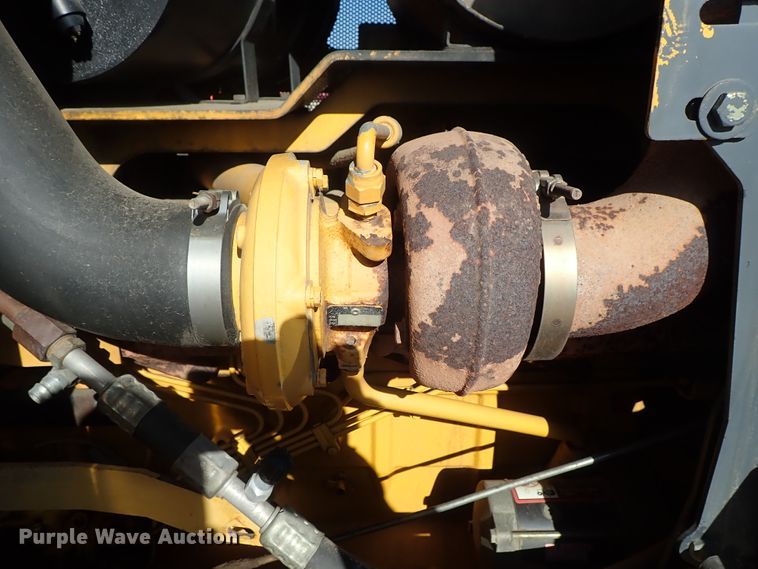 image for item DC3447 2004 John Deere 750C dozer