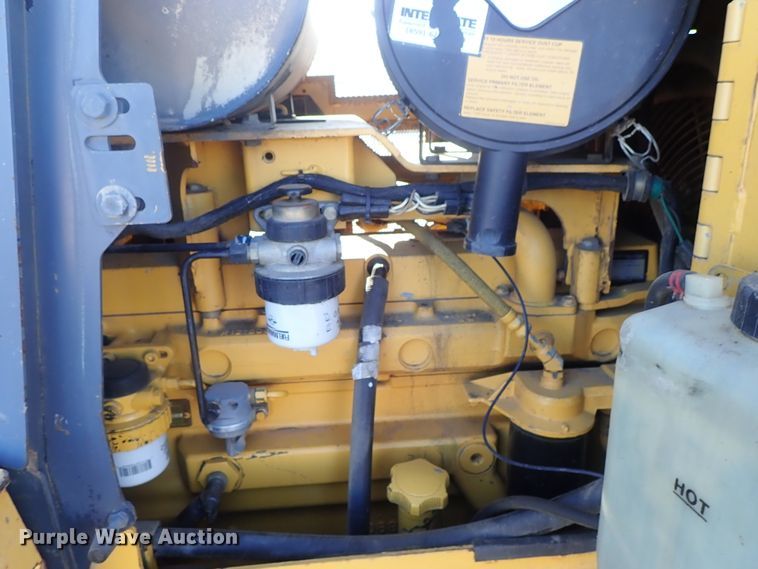 image for item DC3447 2004 John Deere 750C dozer