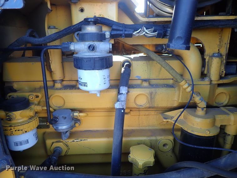 image for item DC3447 2004 John Deere 750C dozer