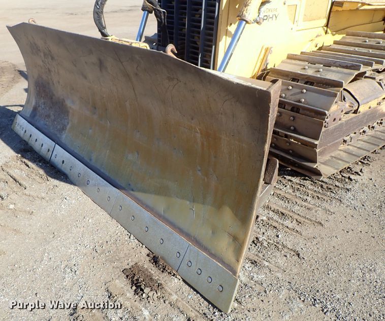 image for item DC3447 2004 John Deere 750C dozer