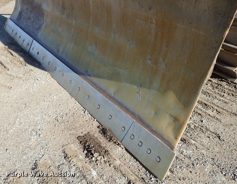 image for item DC3447 2004 John Deere 750C dozer