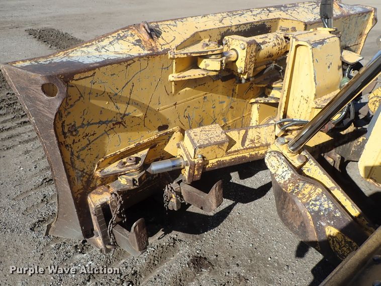 image for item DC3447 2004 John Deere 750C dozer