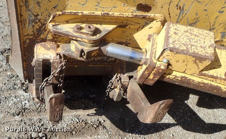 image for item DC3447 2004 John Deere 750C dozer