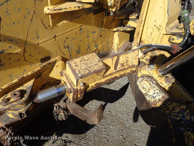 image for item DC3447 2004 John Deere 750C dozer