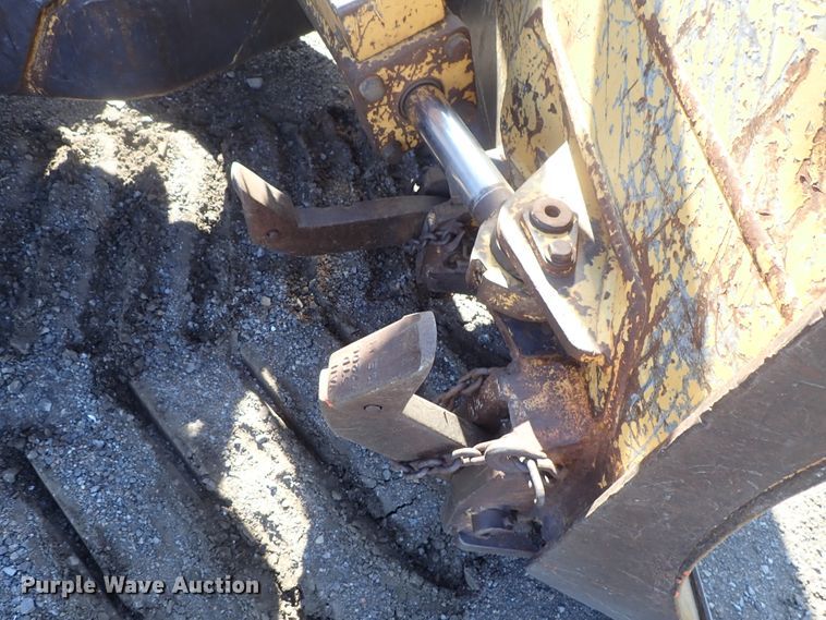 image for item DC3447 2004 John Deere 750C dozer