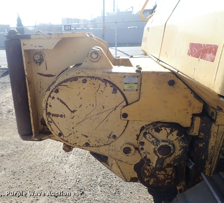 image for item DC3447 2004 John Deere 750C dozer