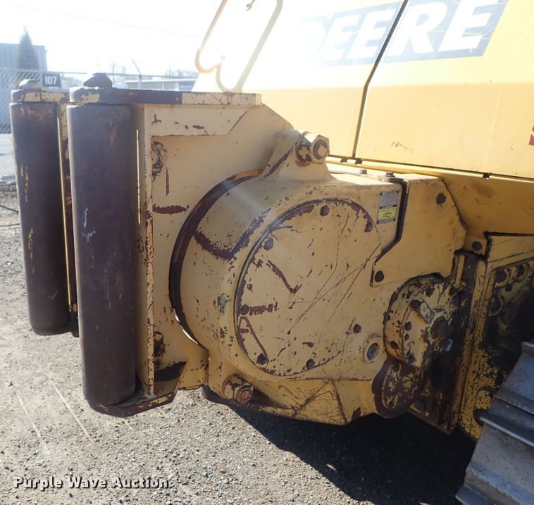 image for item DC3447 2004 John Deere 750C dozer