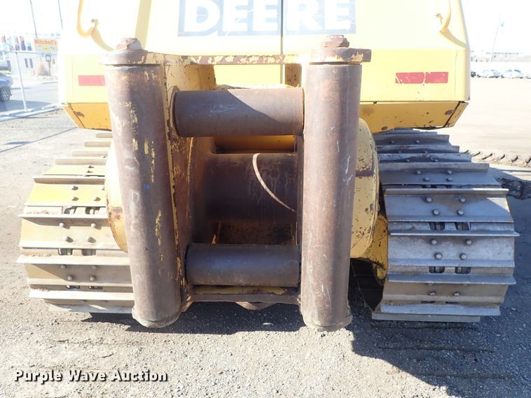 image for item DC3447 2004 John Deere 750C dozer