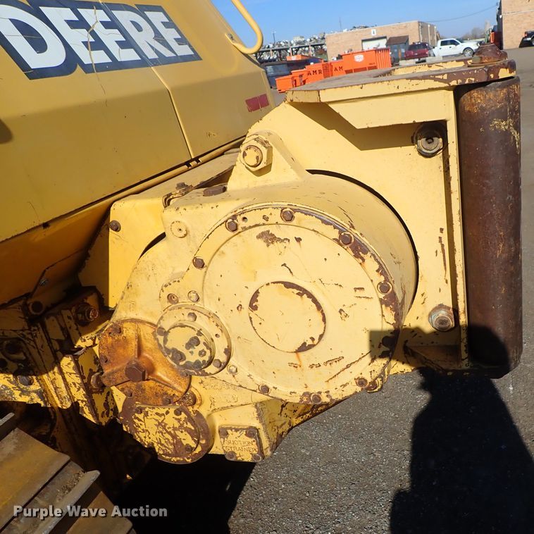 image for item DC3447 2004 John Deere 750C dozer